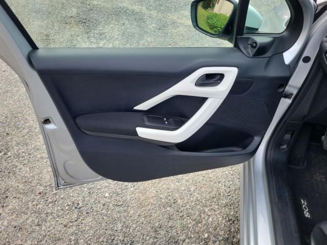 Peugeot 208 image 9