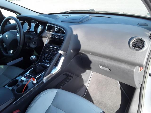 Peugeot 3008 image 2