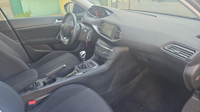 Peugeot 308 image 8