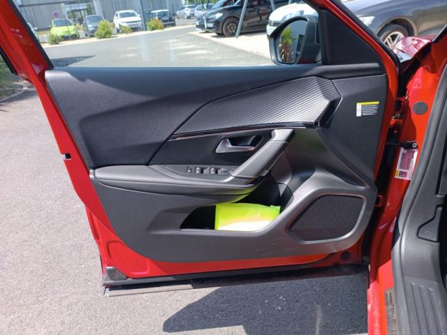 Peugeot 2008 image 2