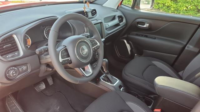 Jeep Renegade image 8