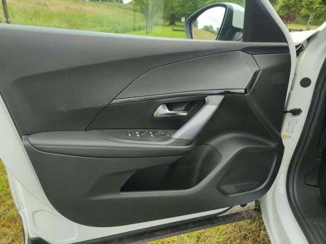 Peugeot 2008 image 9
