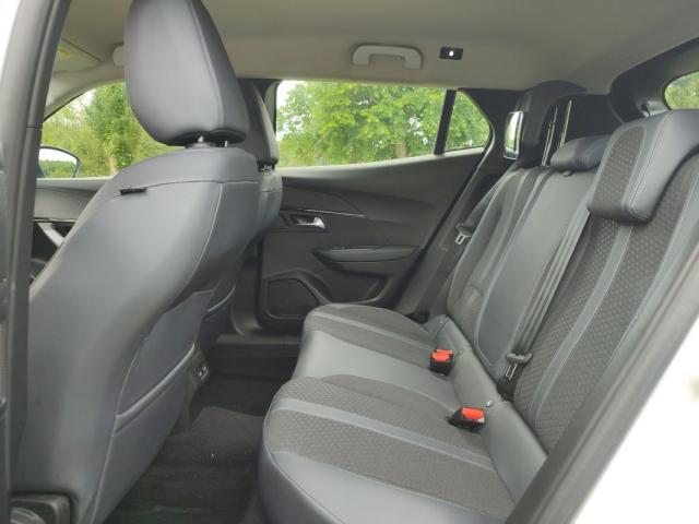 Peugeot 2008 image 8