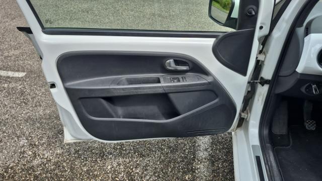 Volkswagen Up! image 5