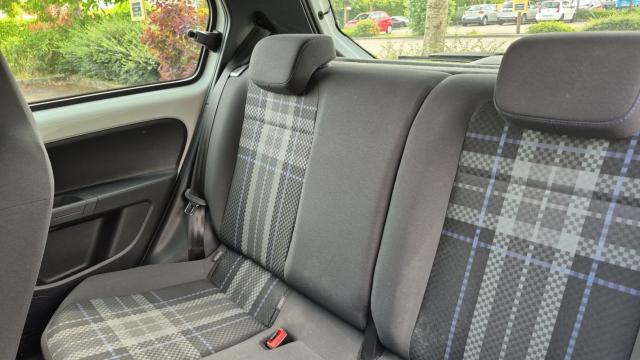 Volkswagen Up! image 8
