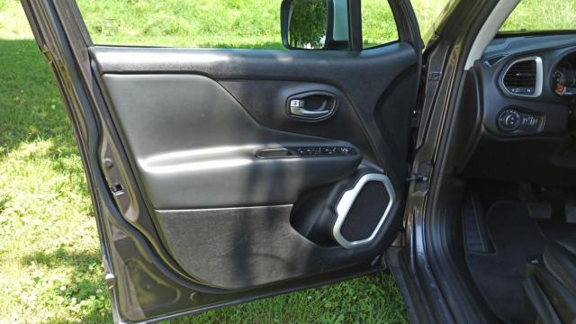 Jeep Renegade image 2