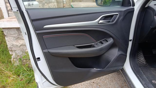 Mg Zs image 9
