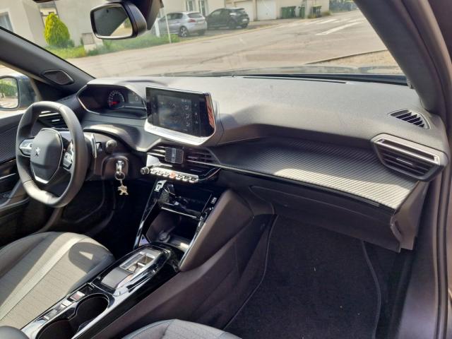 Peugeot 2008 image 1