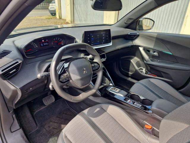Peugeot 2008 image 2