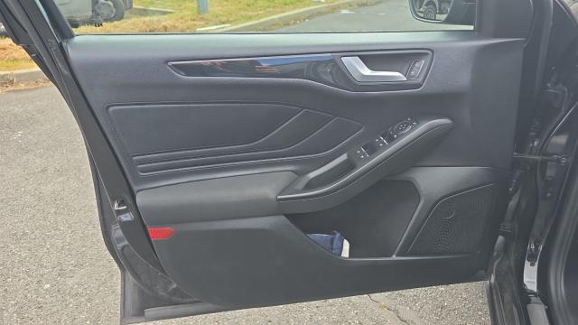 Ford Focus image 8