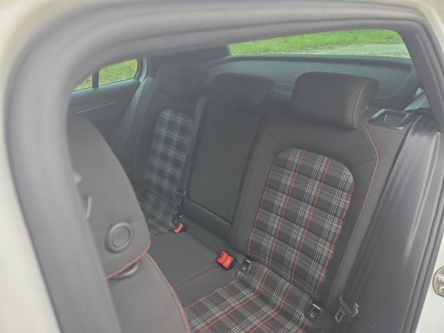 Volkswagen Golf image 9