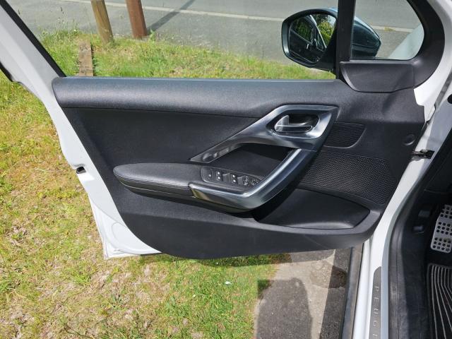 Peugeot 2008 image 1