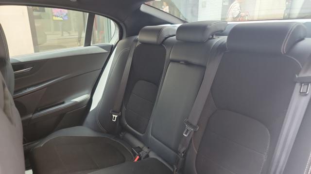 Jaguar Xe image 4