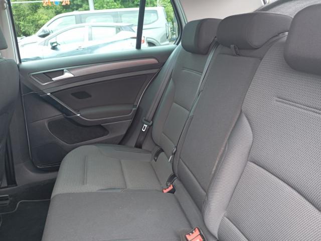 Volkswagen Golf image 6