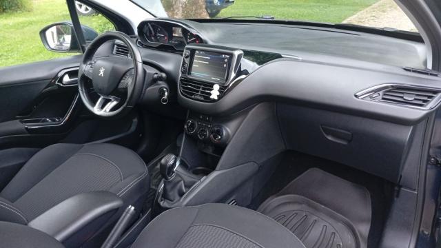 Peugeot 208 image 4
