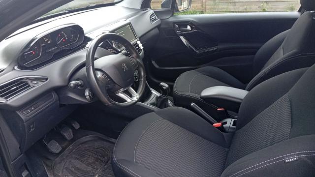 Peugeot 208 image 3