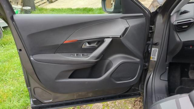 Peugeot 2008 image 2