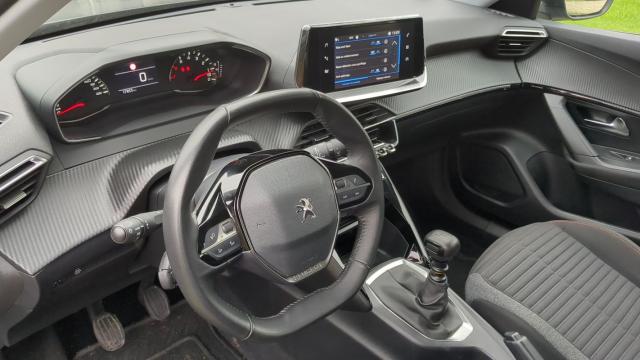 Peugeot 2008 image 3