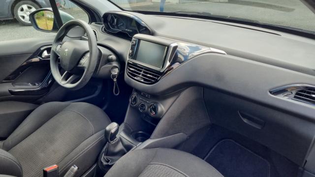 Peugeot 208 image 1