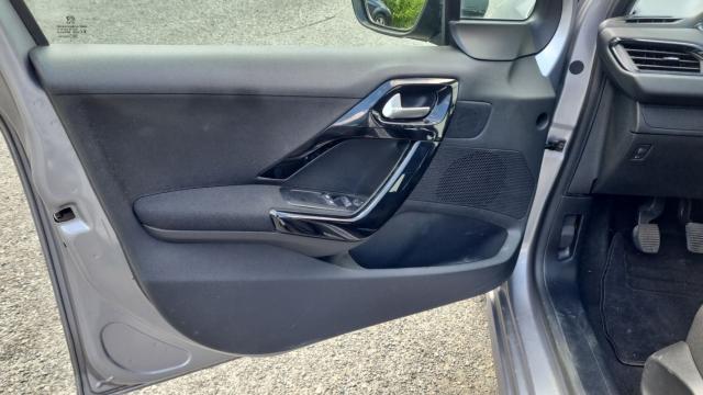 Peugeot 208 image 2