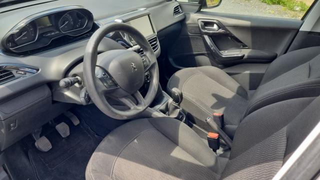 Peugeot 208 image 8