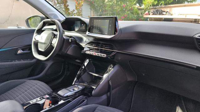 Peugeot 208 image 2