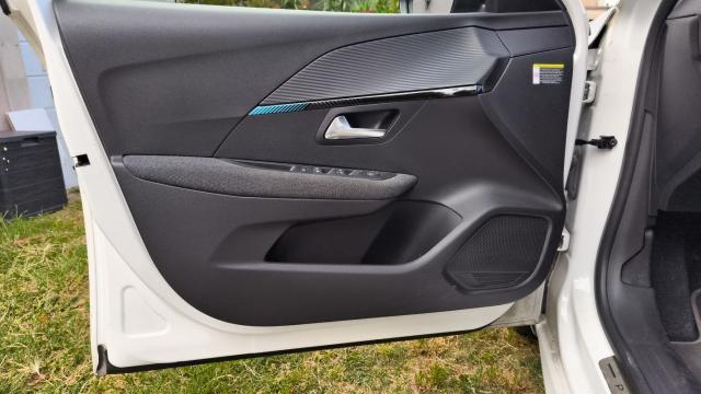 Peugeot 208 image 6