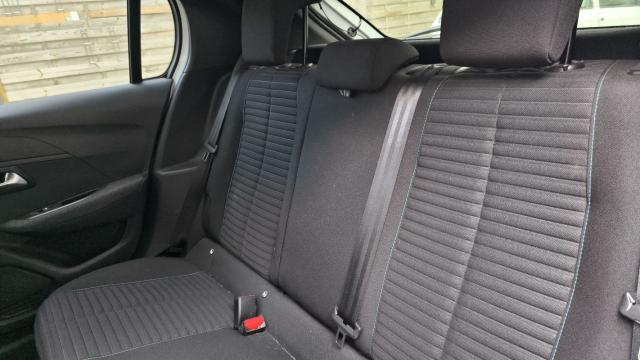 Peugeot 208 image 3