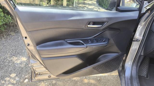 Toyota C-Hr image 9
