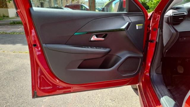 Peugeot 208 image 8