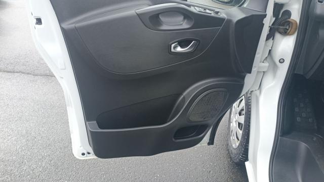 Renault Trafic image 2
