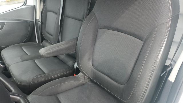 Renault Trafic image 9