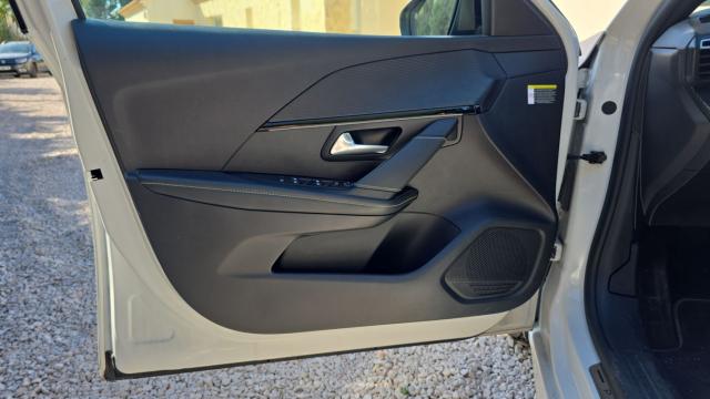 Peugeot 208 image 8