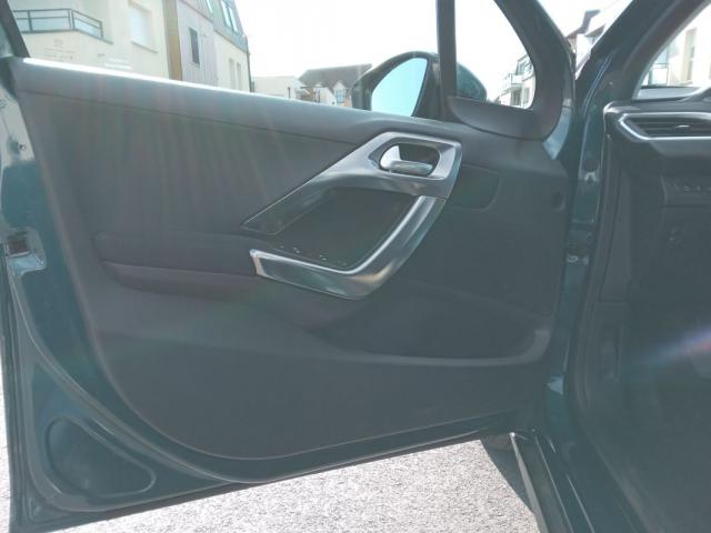 Peugeot 2008 image 2