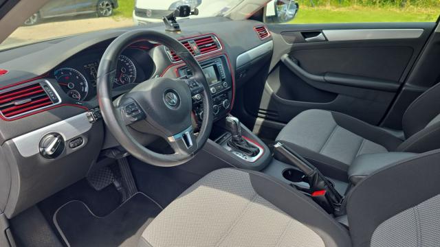 Volkswagen Jetta image 8