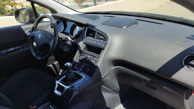 Peugeot 5008 image 1