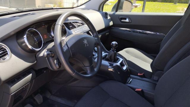 Peugeot 5008 image 9