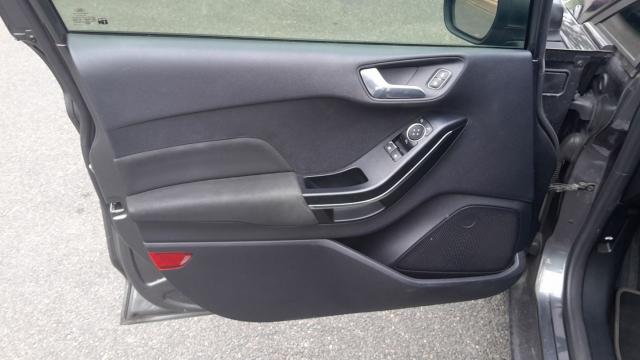 Ford Fiesta image 2
