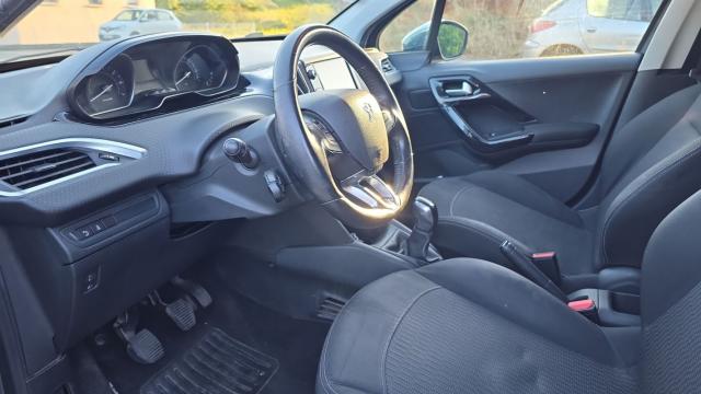 Peugeot 208 image 7