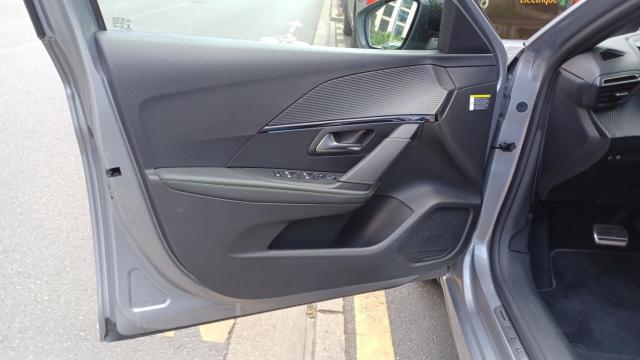 Peugeot 208 image 1