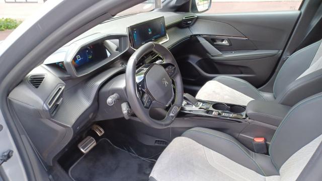 Peugeot 208 image 2