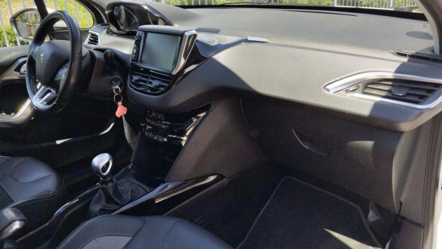 Peugeot 2008 image 2