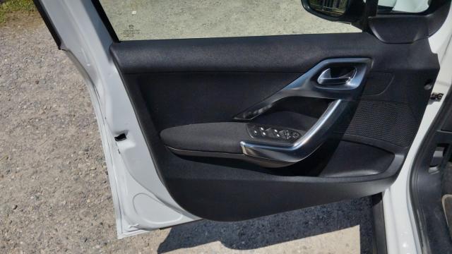 Peugeot 2008 image 6