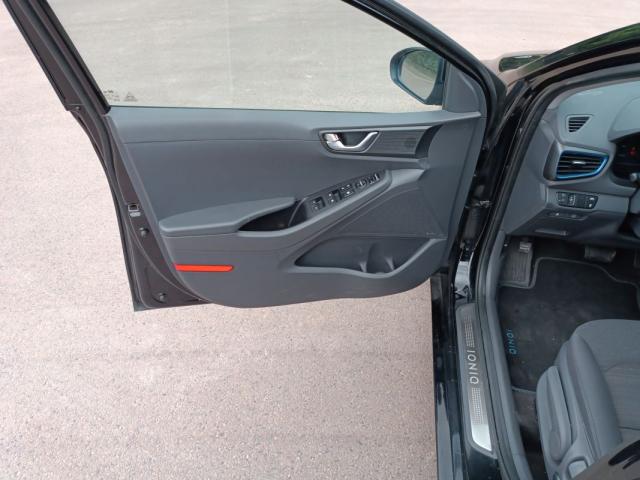 Hyundai Ioniq image 3