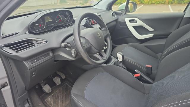 Peugeot 208 image 3
