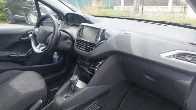 Peugeot 208 image 1