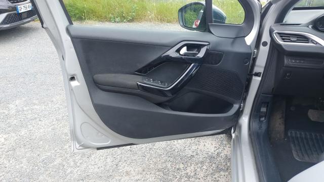 Peugeot 208 image 5