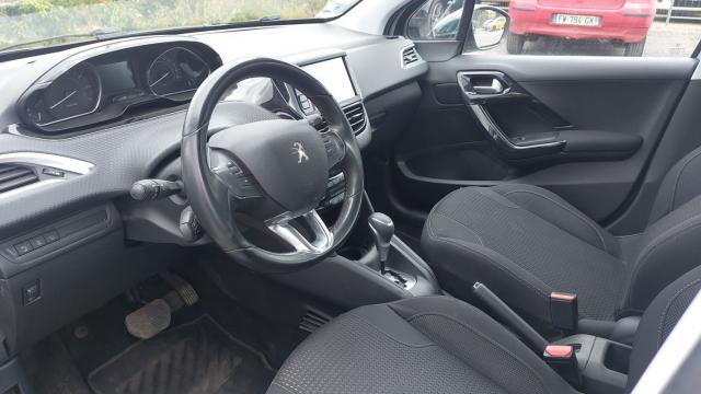 Peugeot 208 image 2
