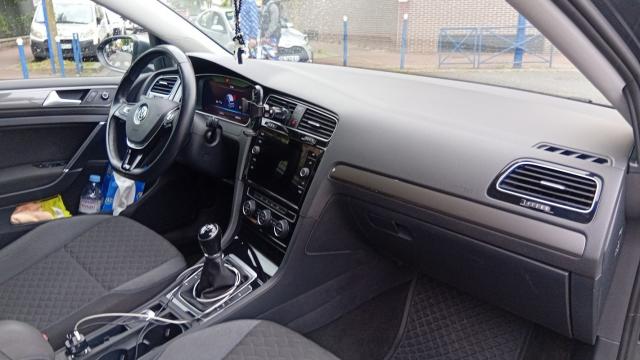 Volkswagen Golf image 9