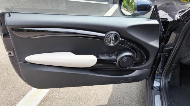 Mini Cooper image 2
